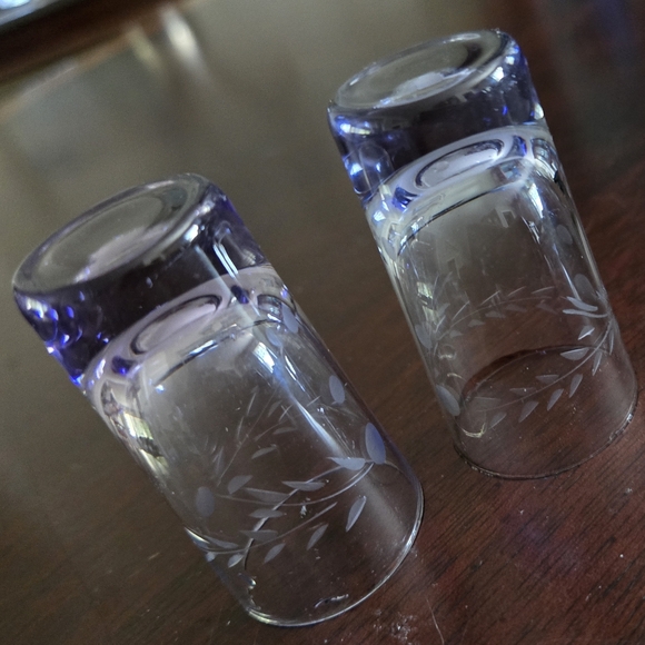 2 Vintage Etched Shot Glasses - Picture 10 of 12